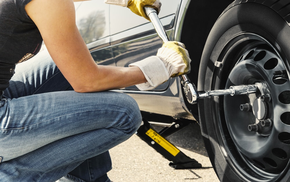 How does a torque wrench work