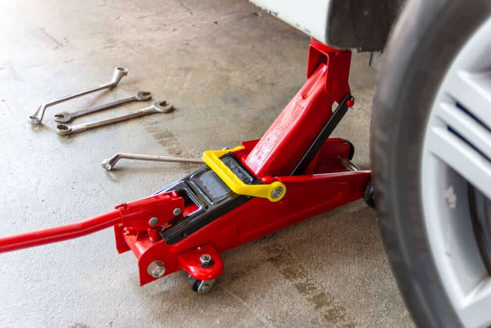 Use a Car Jack to Change Flat Tire