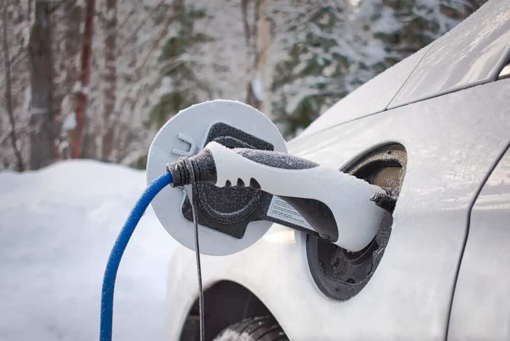 charging electric car in cold weather